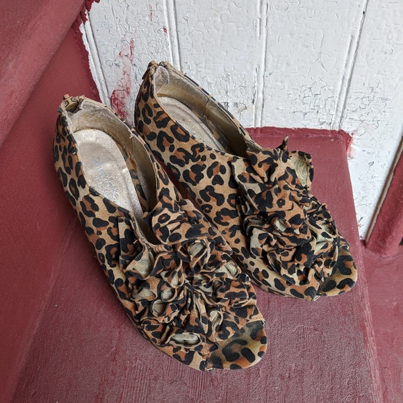 Cheetah Booties w/ Ruffles - Picture 4 of 5